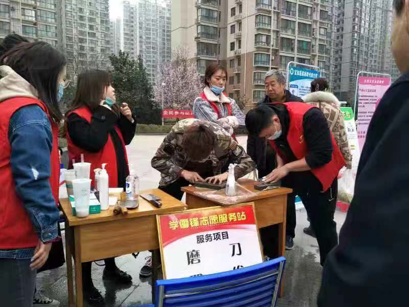 公司工會(huì)領(lǐng)導(dǎo)“三八”節(jié)慰問(wèn)女職工